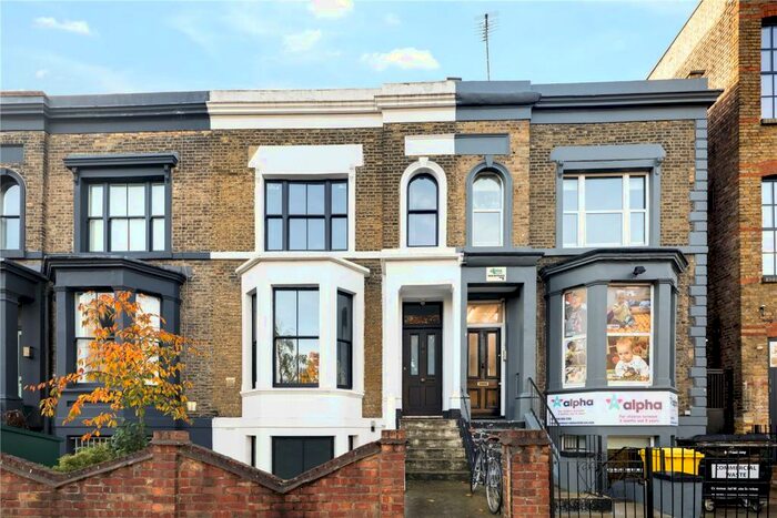3 Bedroom Maisonette To Rent In Darnley Road, Hackney, London, E9