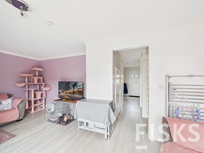 3 Bedroom Semi-Detached House For Sale In Overton Road, Benfleet, SS7