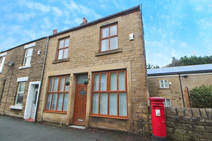 3 Bedroom End Of Terrace House For Sale In High Street West, Glossop, Derbyshire, SK13