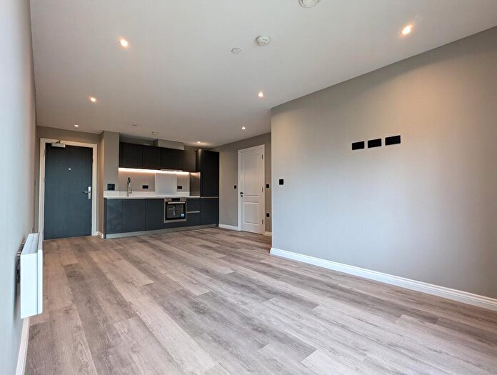 1 Bedroom Flat To Rent In Whitehall Road, Leeds, LS12