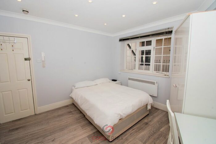 Studio To Rent In Lancaster Gate, London, W2