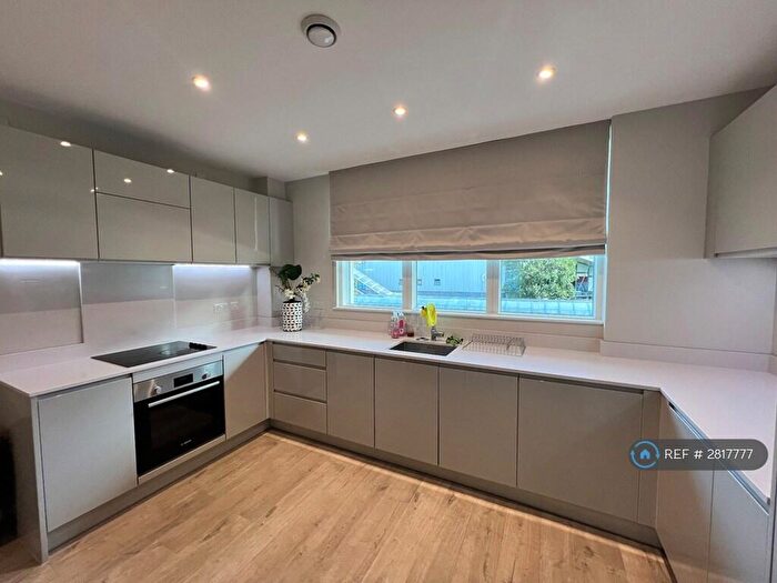 2 Bedroom Flat To Rent In Nugent House, London, E3