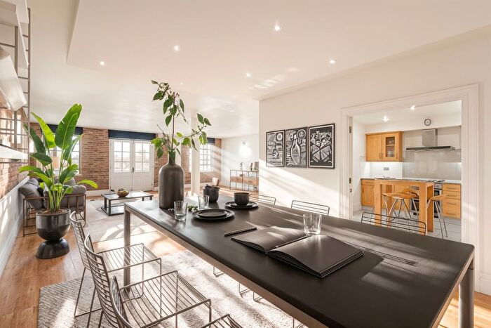 2 Bedroom Flat For Sale In Great Jubilee Wharf, Wapping, E1W