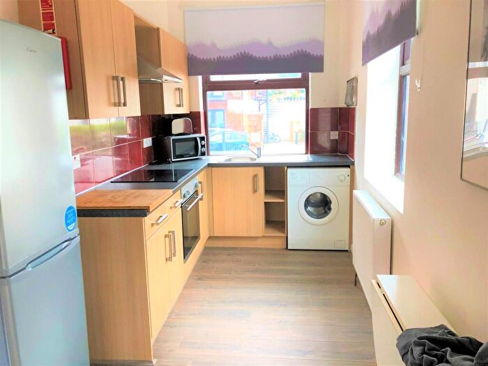 3 Bedroom Apartment To Rent In Flat Porterbrook Apartments, Broomhall Street, S3