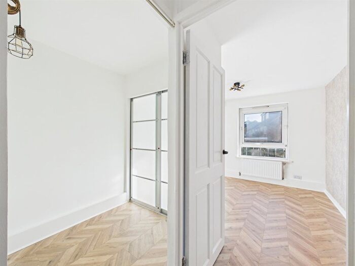 1 Bedroom Flat For Sale In Albert Road, London, N15