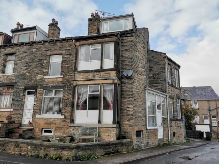 4 Bedroom End Of Terrace House To Rent In Lavinia Terrace, Bradford, BD14