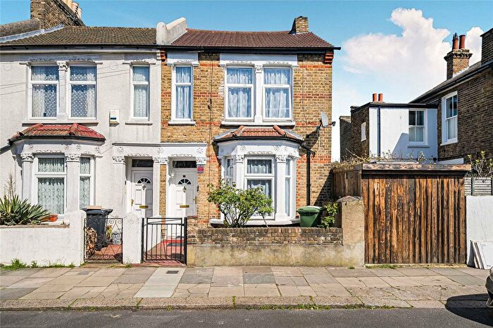 3 Bedroom End Terrace House For Sale In Merritt Road, London, SE4