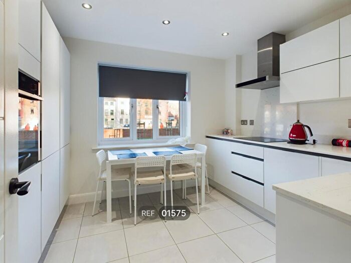 2 Bedroom Apartment To Rent In Finkle Court, Fruit Market, HU1