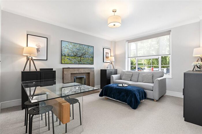 1 Bedroom Flat To Rent In The Lodge, Kensington Park Gardens, London, W11