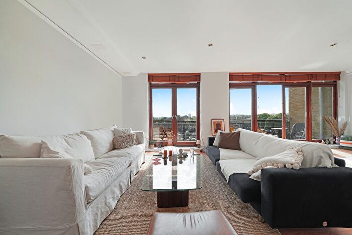 2 Bedroom Flat To Rent In Turnstone House, Star Place, E1W