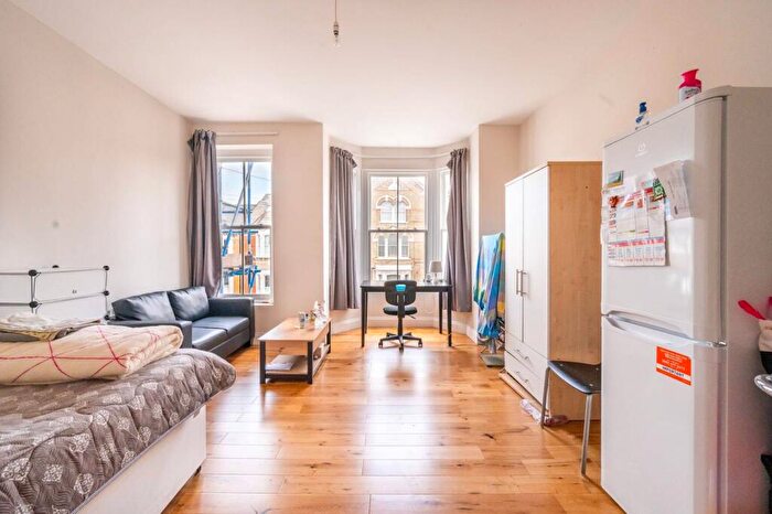 Studio To Rent In Endlesham Road, Balham, London, SW12