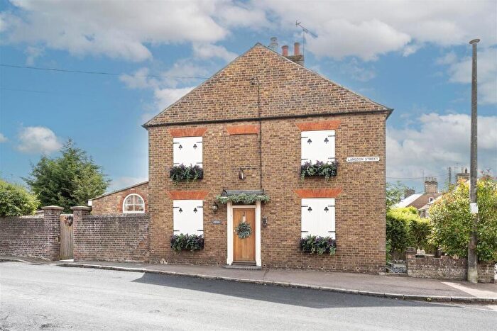 2 Bedroom Cottage For Sale In Langdon Street Tring, Herts, HP23