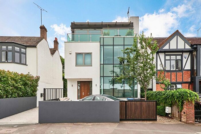 5 Bedroom Property To Rent In Somerset Road, London, SW19