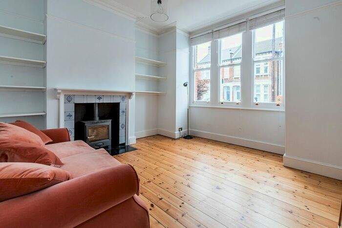 2 Bedroom Flat To Rent In Shamrock Street, London, SW4