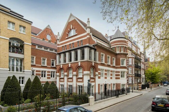 3 Bedroom Flat To Rent In Vincent Square, Westminster, SW1P