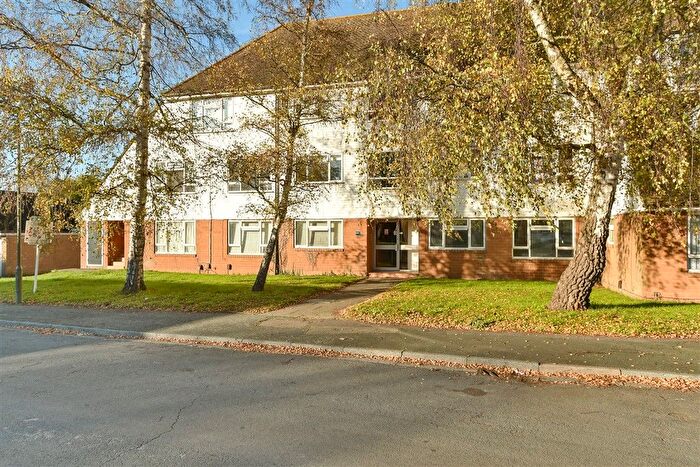 1 Bedroom Flat For Sale In Levett Road, Leatherhead, Surrey, KT22