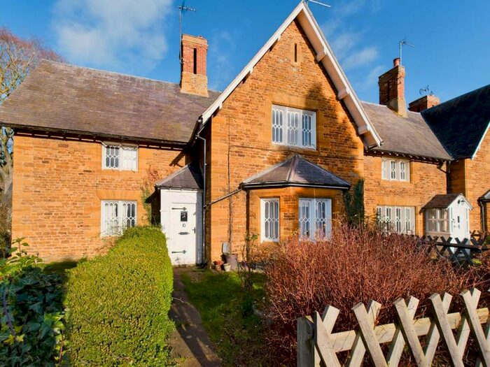 2 Bedroom Cottage For Sale In Sywell, Northampton, NN6