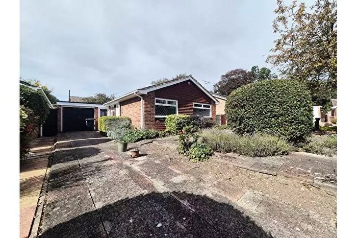 2 Bedroom Detached Bungalow For Sale In Bradstow Way, Broadstairs, Kent, CT10