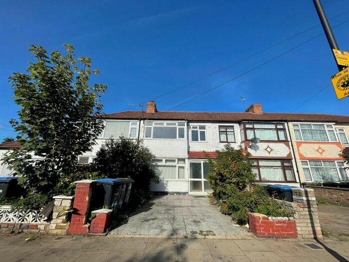 3 Bedroom Terraced House To Rent In Boundary Road, Edmonton, N9