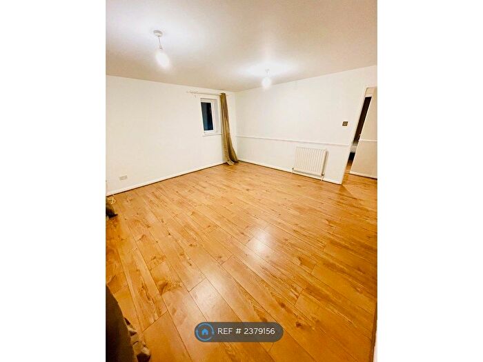 1 Bedroom Flat To Rent In Witts House, Kingston Upon Thames, KT1