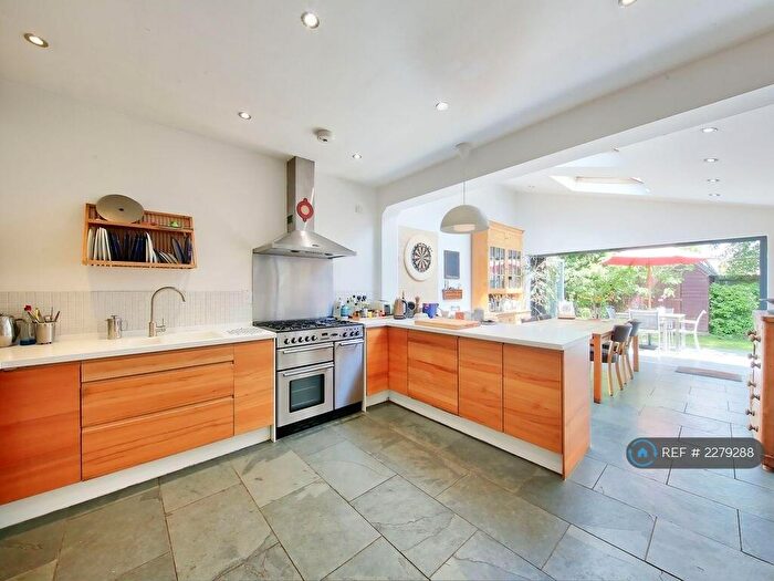 3 Bedroom Semi-Detached House To Rent In Poplar Grove, New Malden, KT3