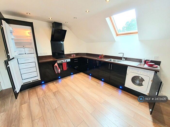 1 Bedroom Flat To Rent In Chapel Court, Bromsgrove, B61