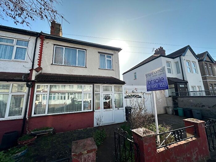 3 Bedroom End Of Terrace House For Sale In Hampton Road, Ilford, London, IG1