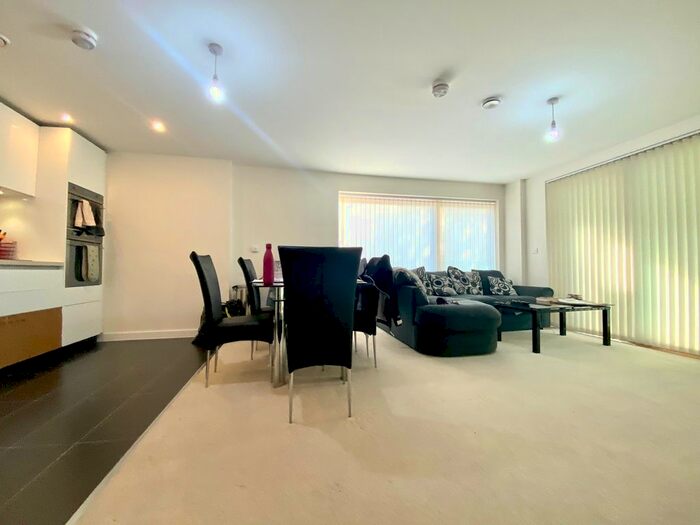 2 Bedroom Flat To Rent In Addenbrookes Road, Trumpington, Cambridge, CB2