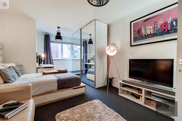 2 Bedroom Apartment To Rent In Wesley Close, Kennington, SE17