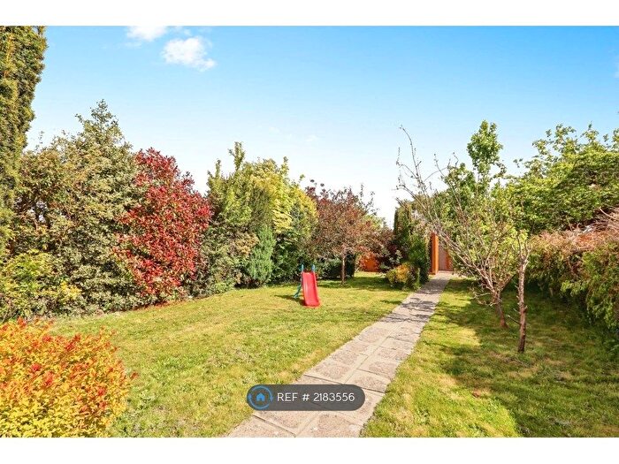 2 Bedroom Bungalow To Rent In Rossmore Road, Poole, BH12