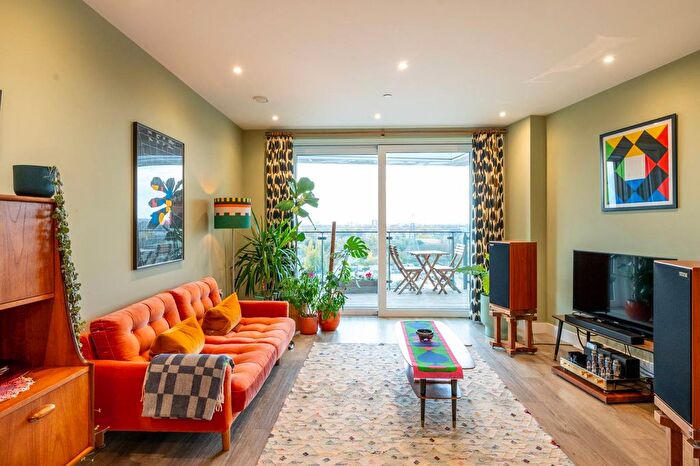 2 Bedroom Flat For Sale In Beck Square, Leyton, London, E10