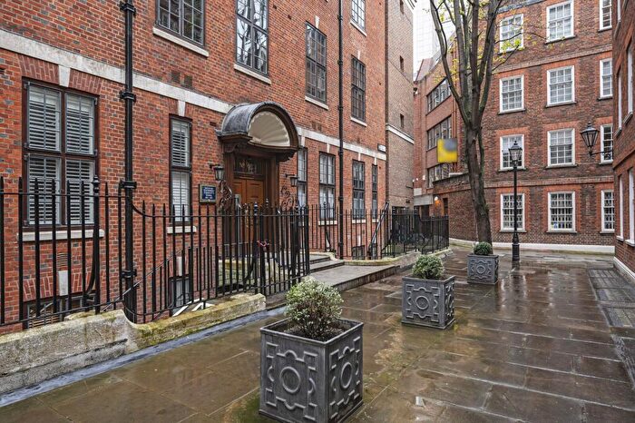 2 Bedroom Flat For Sale In Fleet Street, St Pauls, London, EC4A