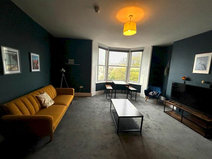 3 Bedroom Flat To Rent In Pavilion Parade, Brighton, BN2