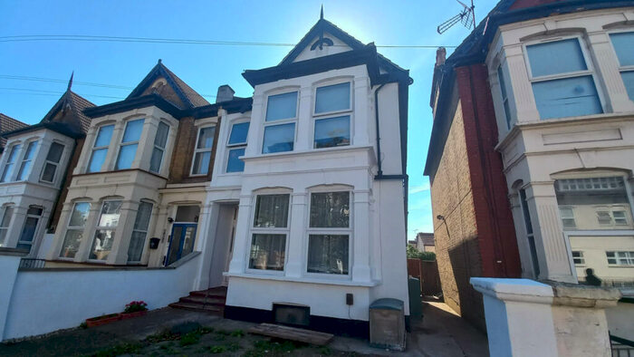 Studio To Rent In York Road, SS1