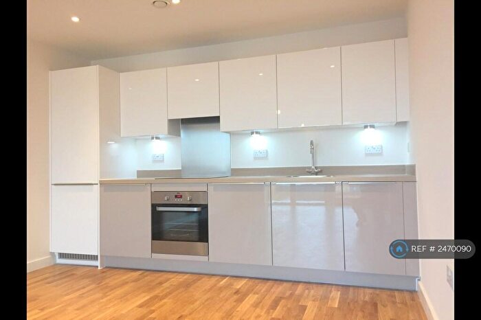 2 Bedroom Flat To Rent In Crossways, Slough, SL1