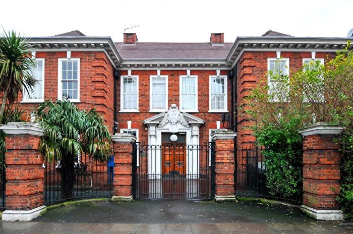 2 Bedroom Apartment For Sale In Kingsland Road, London, E2