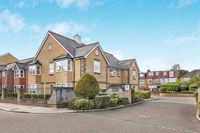 1 Bedroom Flat For Sale In Dovecote Gardens, East Sheen, SW14