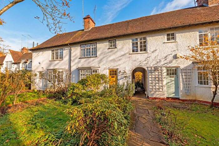 4 Bedroom Semi Detached House For Sale In Oakwood Road, Hampstead Garden Suburb, NW11