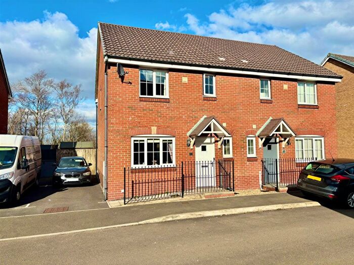 3 Bedroom Semi Detached House For Sale In Bryn Derwen, Sketty, Swansea, SA2