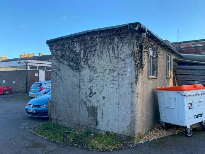 Garage / Parking To Rent In Lymington Road, BH23