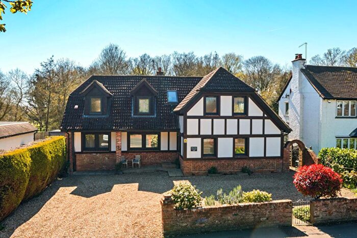 5 Bedroom Detached House For Sale In South Woking, GU22