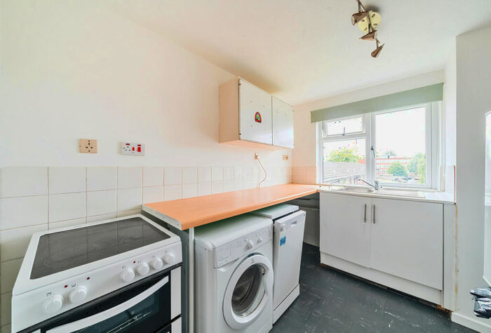 2 Bedroom Apartment For Sale In Warner Avenue, Cheam, Sutton, SM3