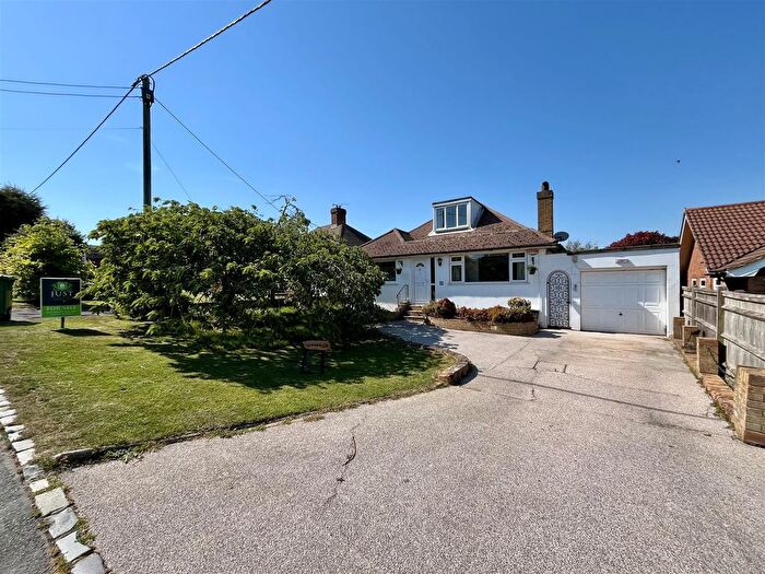 3 Bedroom Detached Bungalow For Sale In Fyrsway, Fairlight, Hastings, TN35