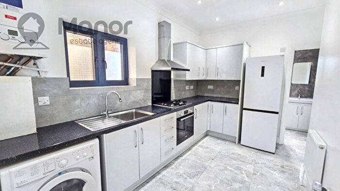 4 Bedroom Flat To Rent In Woodford Avenue, Ilford, IG2