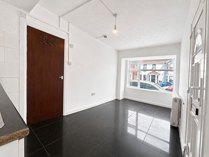 1 Bedroom Studio To Rent In Abercromby Avenue, High Wycombe, HP12