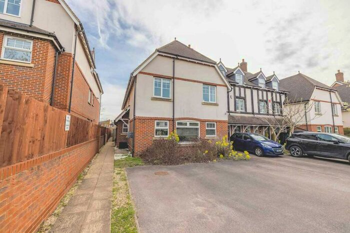 2 Bedroom End Of Terrace House For Sale In Bond Close, Pinewood, Iver Heath, SL0