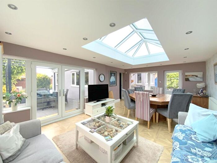 3 Bedroom Detached Bungalow For Sale In College Avenue, Scartho, DN33