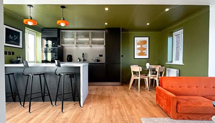 3 Bedroom Flat To Rent In Hill View Drive, London, SE28