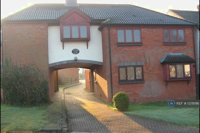 1 Bedroom Flat To Rent In St Annes Road, London Colney, AL2