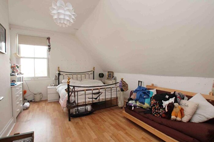 3 Bedroom Flat To Rent In High Street, Penge, SE20